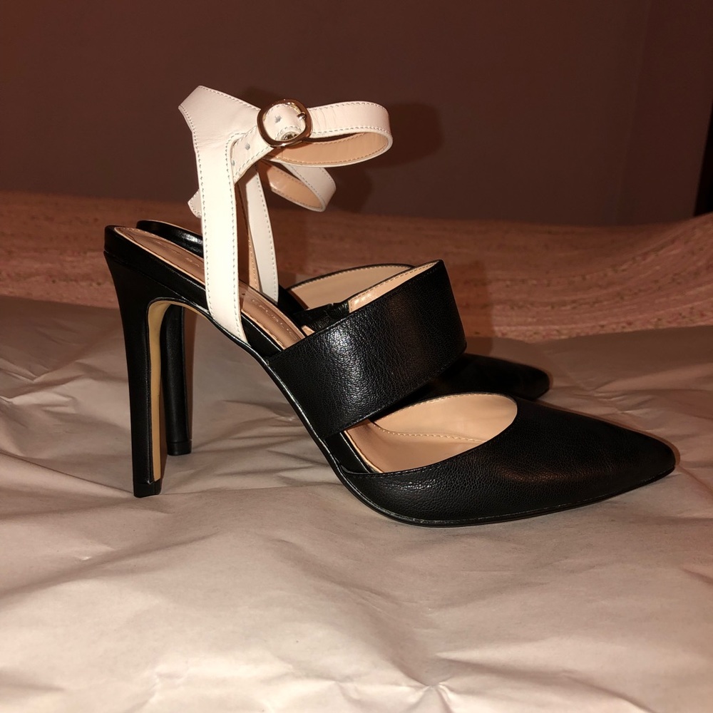 Gorgeous Banana Republic leather 4” high heels❤️